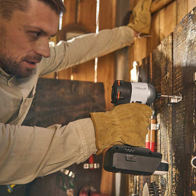 Akku Bohrschrauber mit 1593 in·lbs Drehmoment für kraftvolles Schrauben und Bohren